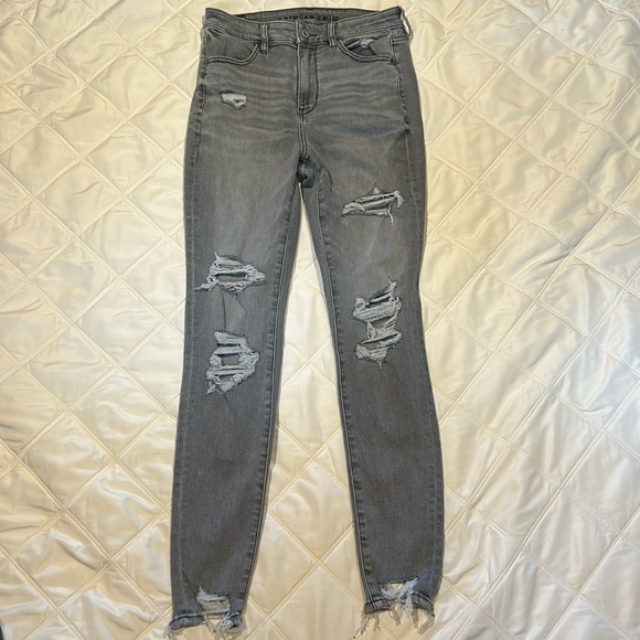 American Eaglw Ripped Jeans - Picture 1 of 3